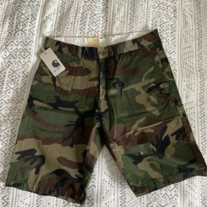 Carhartt WIP Johnson Short in Camo